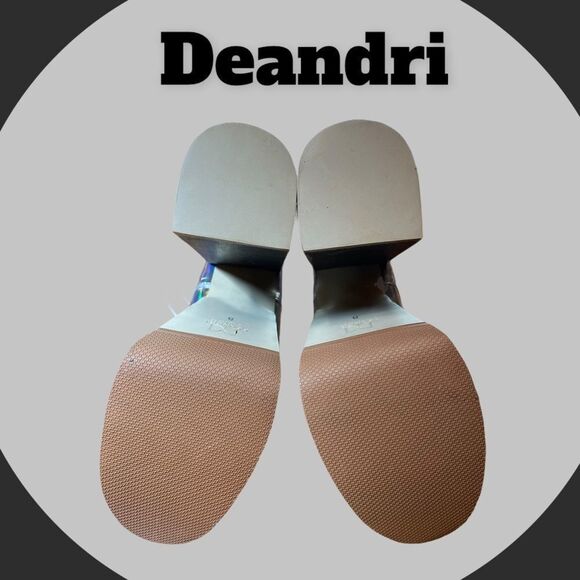 Deandri Holographic Silver Platform Heels 5 - Picture 5 of 7